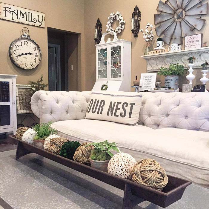 Tufted White Couch and French Linen Pillow #farmhouse #livingroom #decorhomeideas