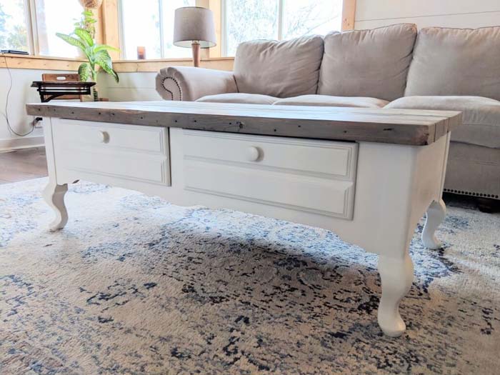 Vintage Distressed Farmhouse Coffee Table #farmhouse #livingroom #decorhomeideas