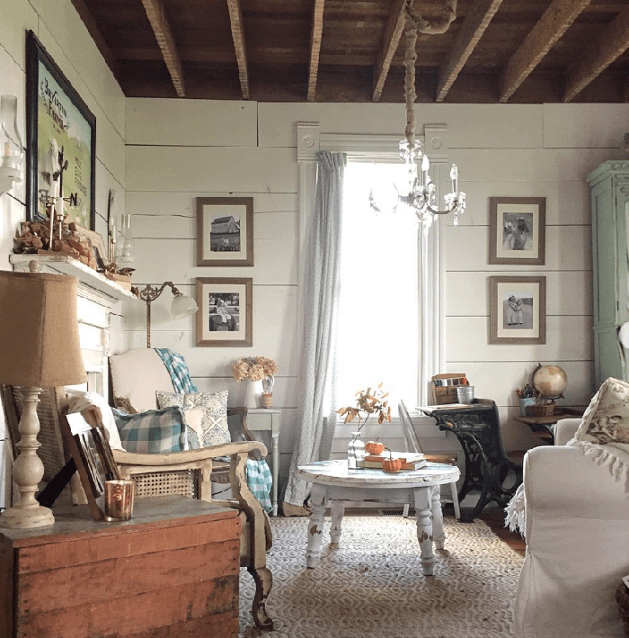 Vintage Inspired Living Room Overhaul #farmhouse #livingroom #decorhomeideas