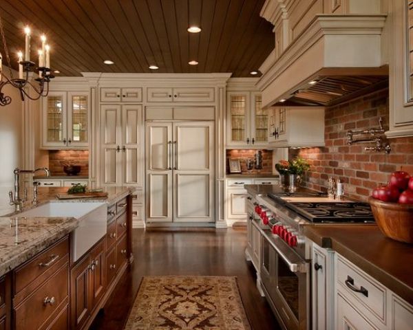 Warm Brick In A Traditional Kitchen #brickbacksplash #kitchen #decorhomeideas