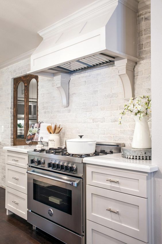 White Brick In A French Country Kitchen #brickbacksplash #kitchen #decorhomeideas