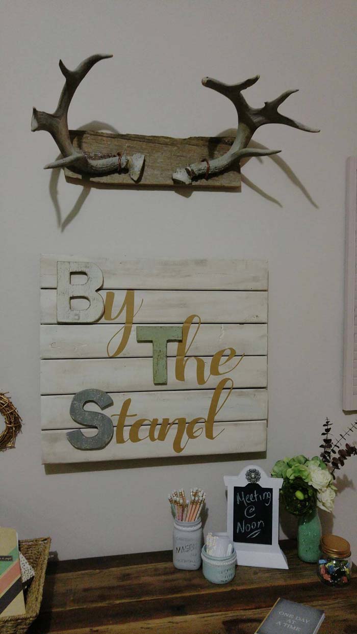 Wooden Sign and Deer Antler Combo Art #rustic #walldecor #decorhomeideas