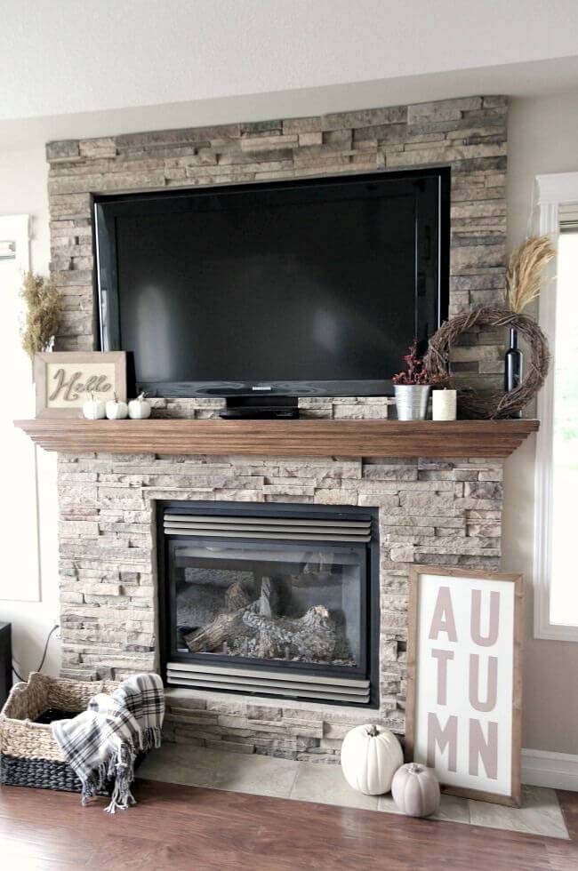 A Simple Field Stone Fireplace and Mantle #fireplace #design #decorhomeideas