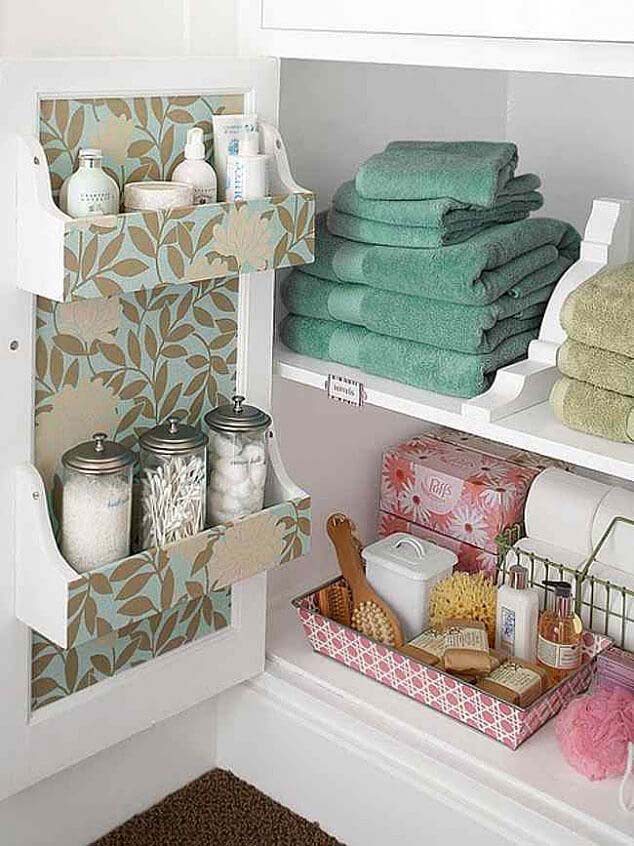 A Touch of Green in Your White Bathroom #storageideas #smallbathroom #decorhomeideas