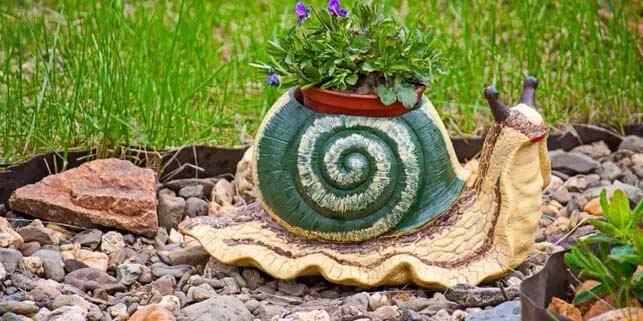 Add Plants In Pots To Your Dry Creek Bed #drainage #frontyard #landscaping #decorhomeideas