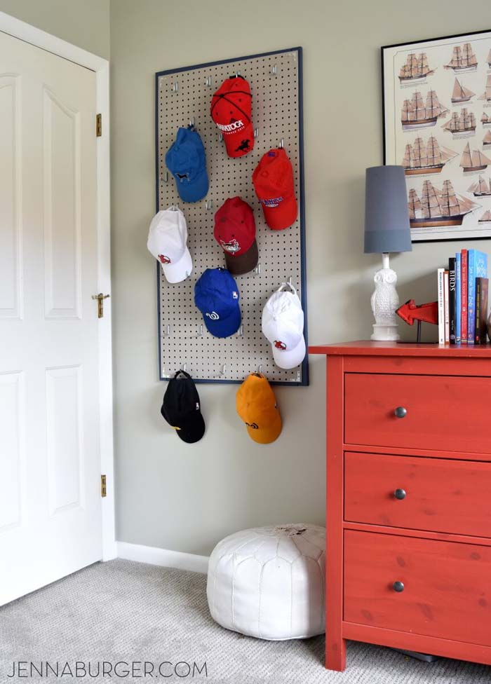 Baseball Cap Pegboard Teenage Boy Room #teenageboyroom #boyroom #decorhomeideas