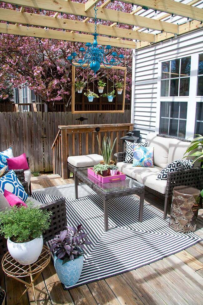 Charming Outdoor Seating Area with Colorful Touches #outdoorlivingspaces #decorhomeideas