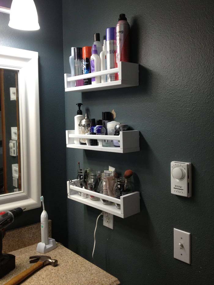 Cheap and Easy DIY Shelves #storageideas #smallbathroom #decorhomeideas