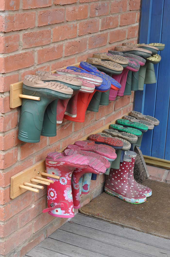 Children's Boot Wood Pegs #shoestorage #decorhomeideas