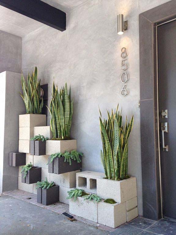 Cinder Block Planters #desertlandscaping #inexpensive #decorhomeideas