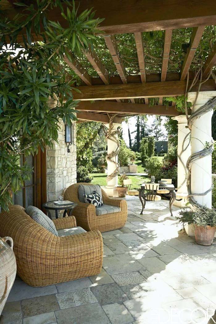 Comfortable Wicker Chairs with Plump Cushions #outdoorlivingspaces #decorhomeideas