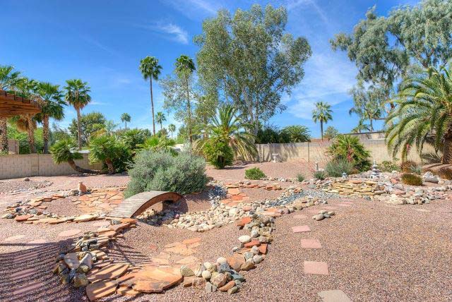 Create Areas of Interest #desertlandscaping #inexpensive #decorhomeideas