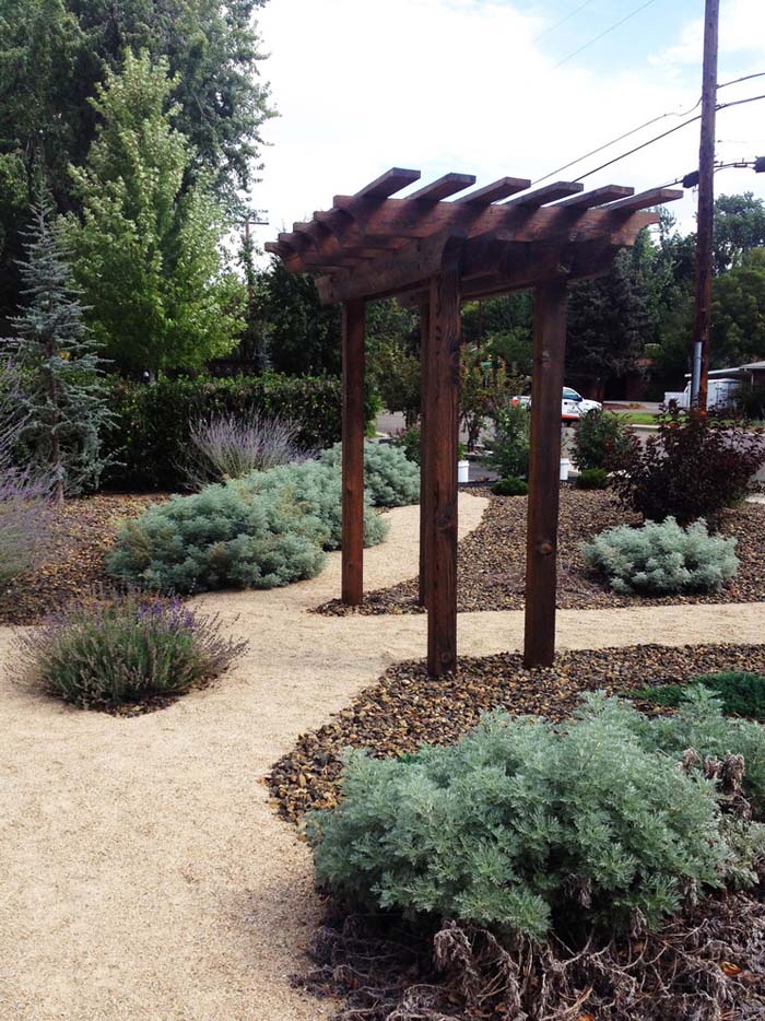 Create Paths In The Yard #rocksr #mulch #landscaping #decorhomeideas