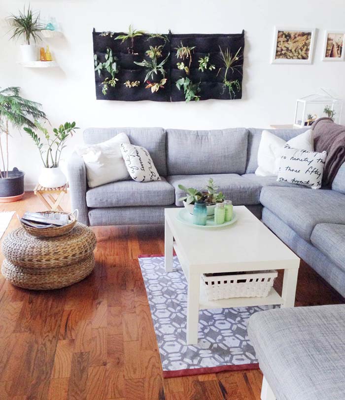Crisp Linen and White with Organic Decor #smallapartment #livingroom #decorhomeideas