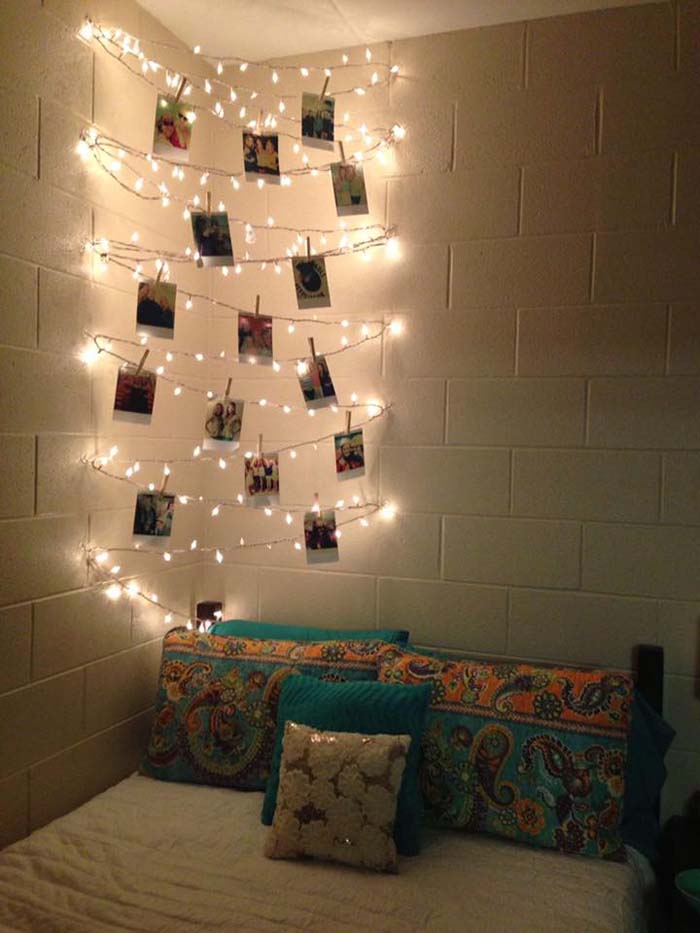 Displaying Photos is a Breeze with String Lights Design Ideas Like This #roomdecorationwithlights #decorhomeideas