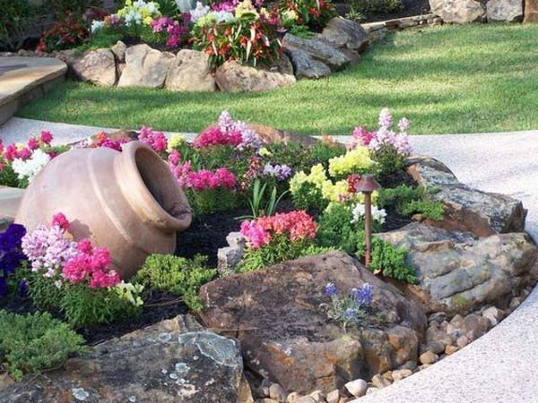 Large Rocks and Props #smallcorner #rockgarden #decorhomeideas