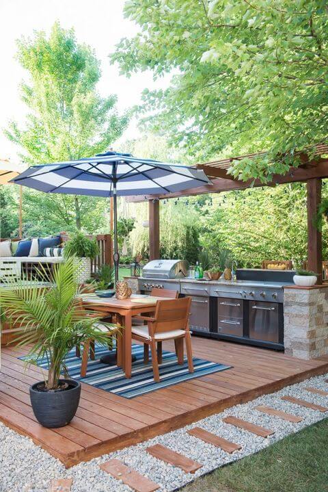 Outdoor Kitchen With Deck Ground #deckideas #backyard #decorhomeideas