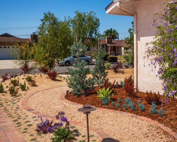 Pea Gravel Path #desertlandscaping #inexpensive #decorhomeideas