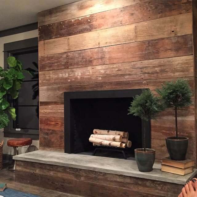 Recycled Wood Makes Strong Horizontal Statement #fireplace #design #decorhomeideas