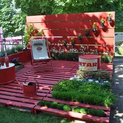 Red Pallet Deck #deckideas #backyard #decorhomeideas