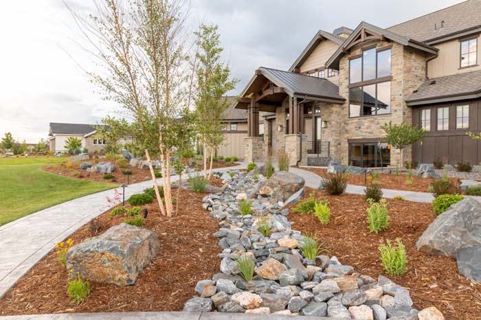 River Bed Surrounded With Mulch #rocksr #mulch #landscaping #decorhomeideas