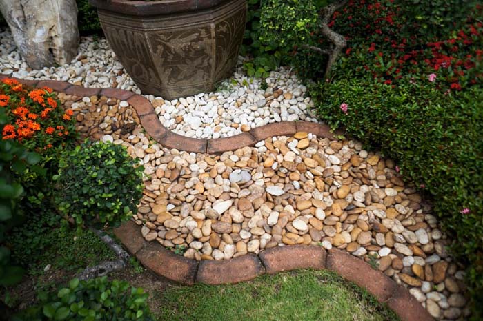 River Rock Path #smallcorner #rockgarden #decorhomeideas