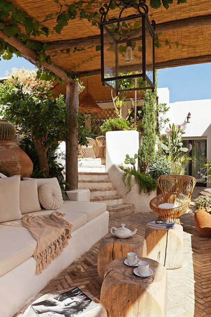 Rustic Southwestern Style Outdoor Living Space #outdoorlivingspaces #decorhomeideas