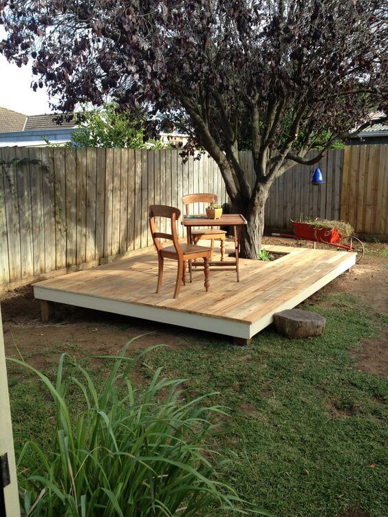 Simple Floating Deck Under Tall Tree #deckideas #backyard #decorhomeideas