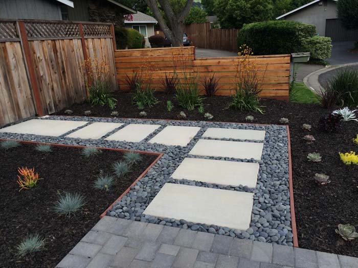 Stepping Stones In a Bed Of Pebbles #drainage #frontyard #landscaping #decorhomeideas