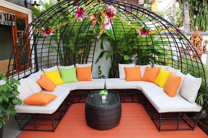 Unique Canopy with Sectional Couch #outdoorlivingspaces #decorhomeideas