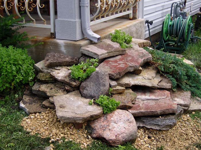 Use Landscaping Rocks To Create a Fountain #drainage #frontyard #landscaping #decorhomeideas