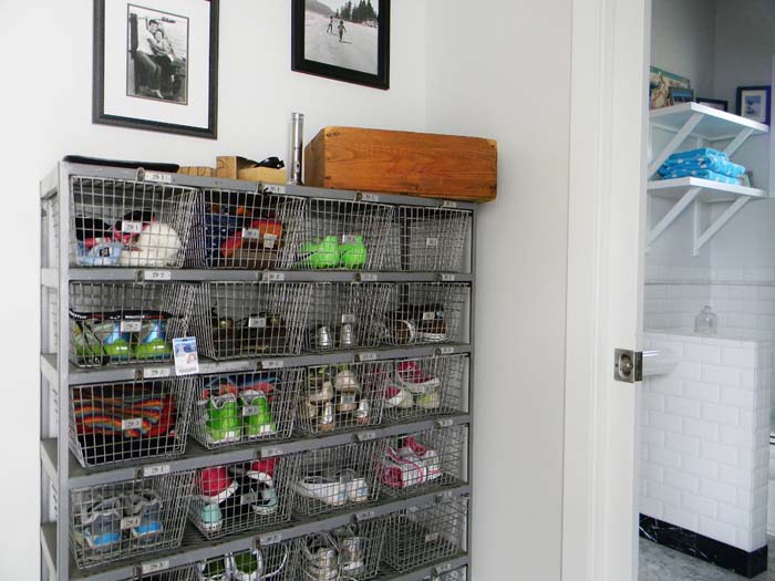 Washroom Mesh Shoe Holder #shoestorage #decorhomeideas