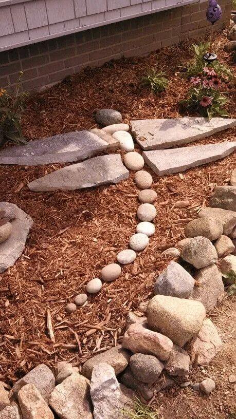 A Lovely Rock Dragonfly #rocks #garden #decorhomeideas