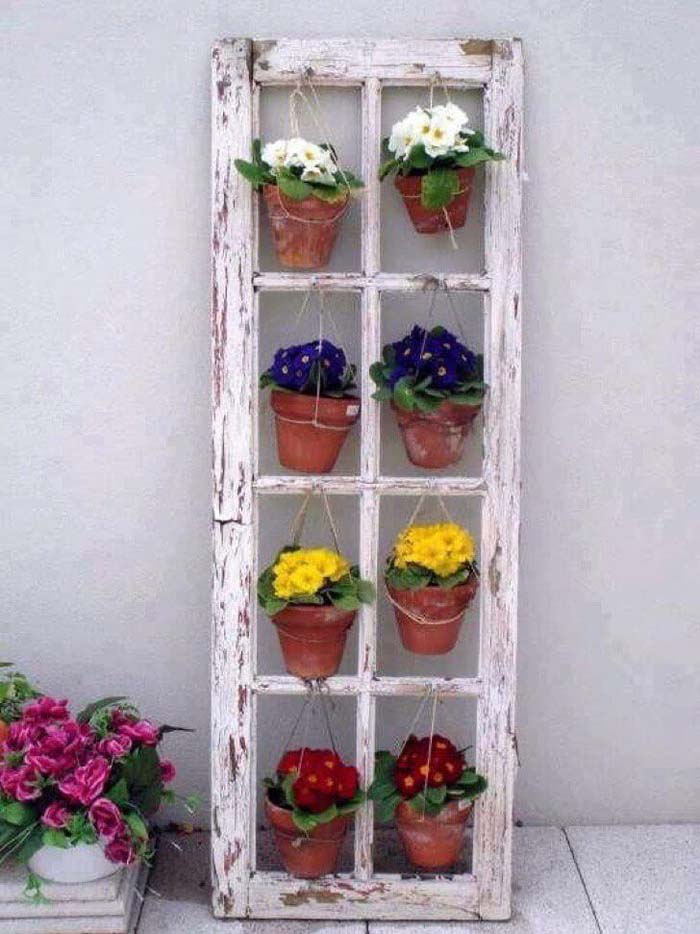 A Vertical Frame Elevates Plants #oldwindows #repurpose #decorhomeideas