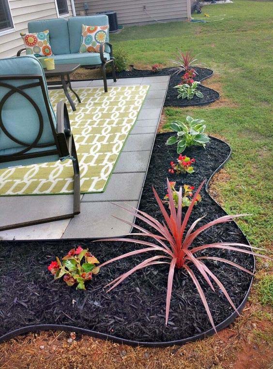 Black Mulch Chips Add Texture #blackmulch #landscaping #decorhomeideas