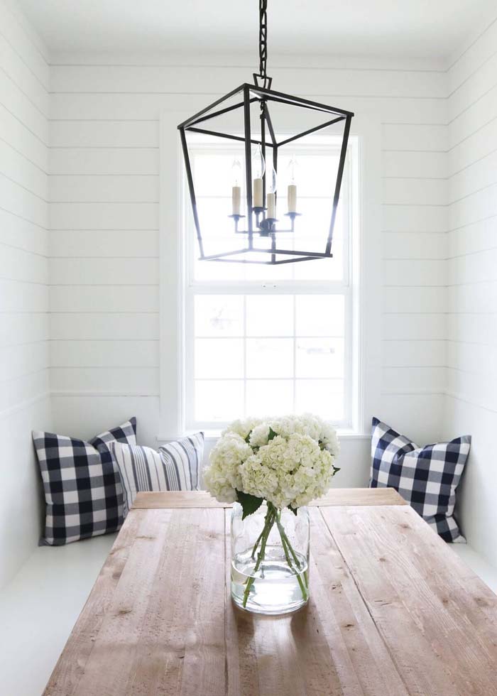 Chandelier With Wire Light Post Frame #farmhouse #lighting #decorhomeideas