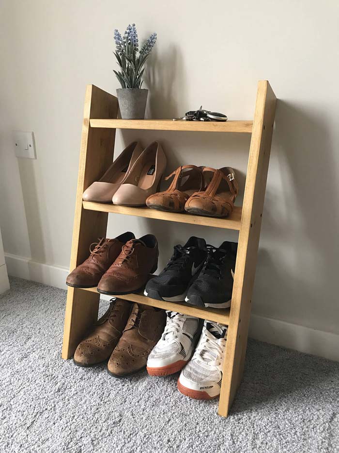 Chic and Simple Ladder-Style Shoe Rack #entrywayshoestorage #decorhomeideas