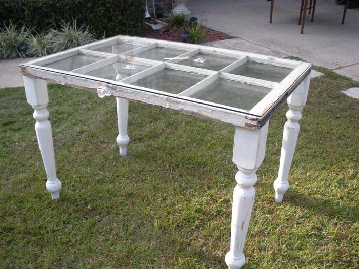 Cute Distressed Window See-Through Table #oldwindows #repurpose #decorhomeideas