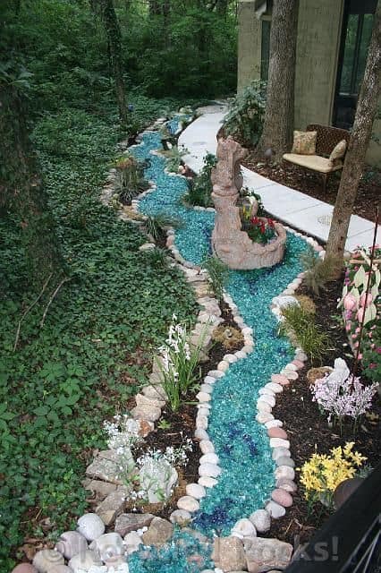 Decorative Garden Stream #dryriverbed #drycreek #decorhomeideas