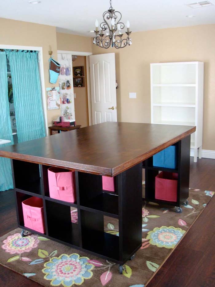 DIY Cube Base Wooden Top Craft Table #diy #crafttables #desks #decorhomeideas