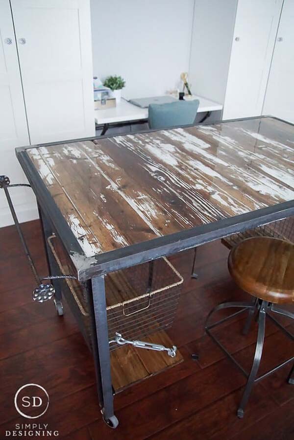 DIY Industrial Crafting Work Table #diy #crafttables #desks #decorhomeideas