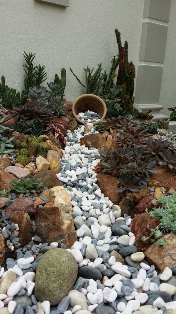 Dry Creek Bed With Succulents #dryriverbed #drycreek #decorhomeideas