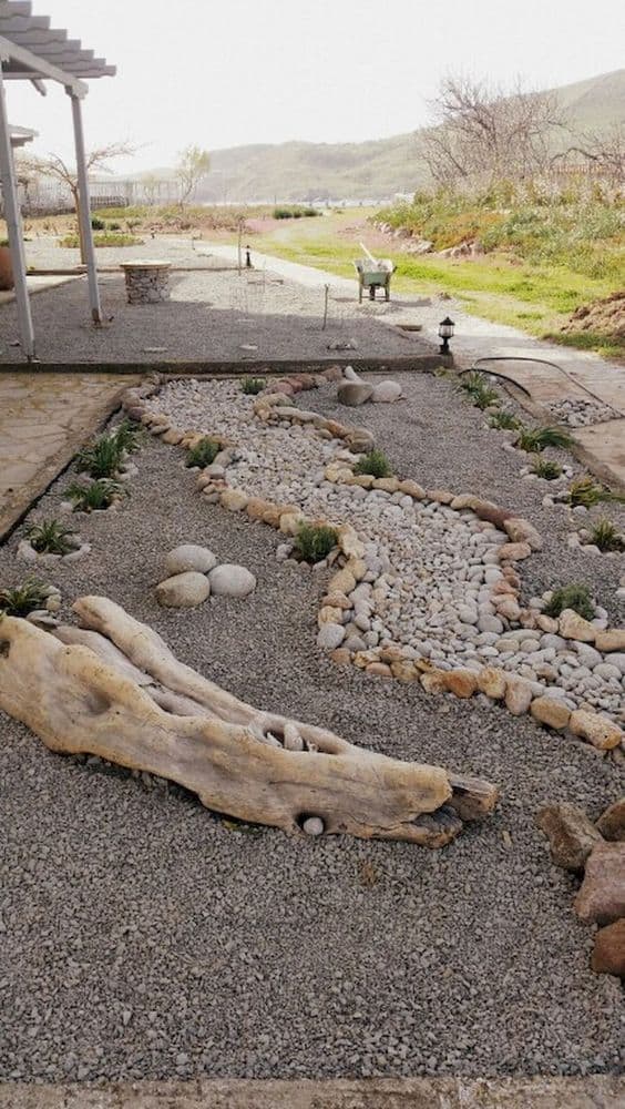 Dry Riverbed in a Rock Garden #dryriverbed #drycreek #decorhomeideas