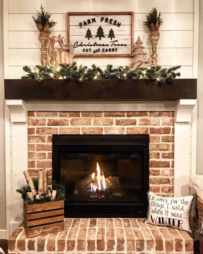 Effortlessly Chic Farmhouse Christmas Tree Sign #brickfireplace #decorhomeideas