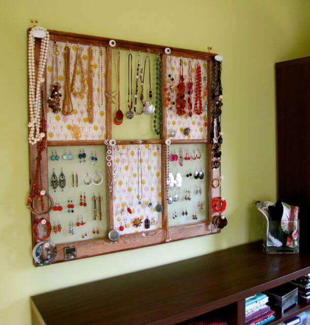 Gorgeous Window Frame Jewelry Display #oldwindows #repurpose #decorhomeideas