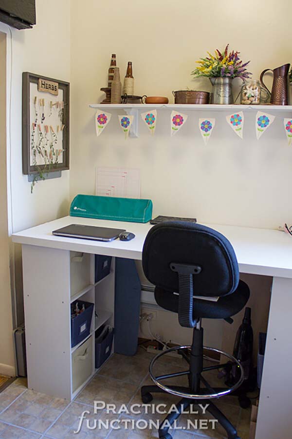 Great Built-In Small Space Crafting Desk #diy #crafttables #desks #decorhomeideas