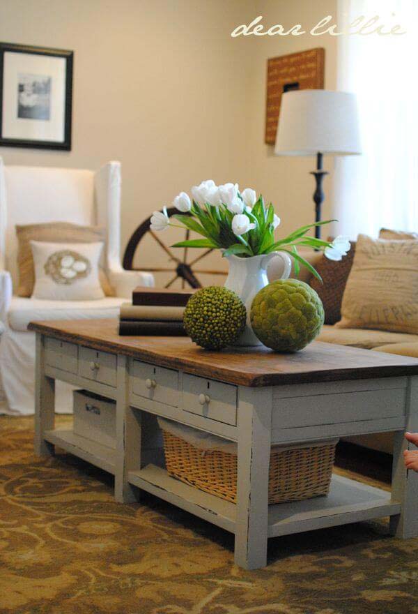 Green and White Grouping of Moss Topiaries and Tulips #coffeetabledecor #decorhomeideas