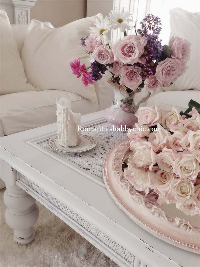 Lace-topped Table Featuring Shabby-chic Country Bouquets #coffeetabledecor #decorhomeideas