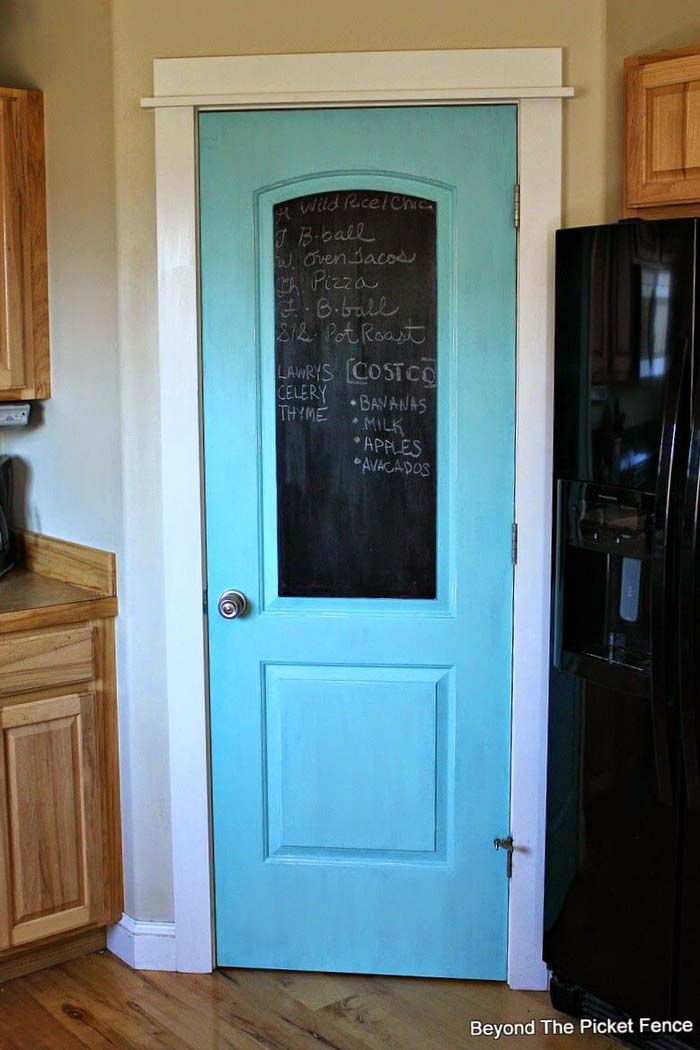 Make Your Pantry Door Do Double Duty #pantrydoor #decorhomeideas