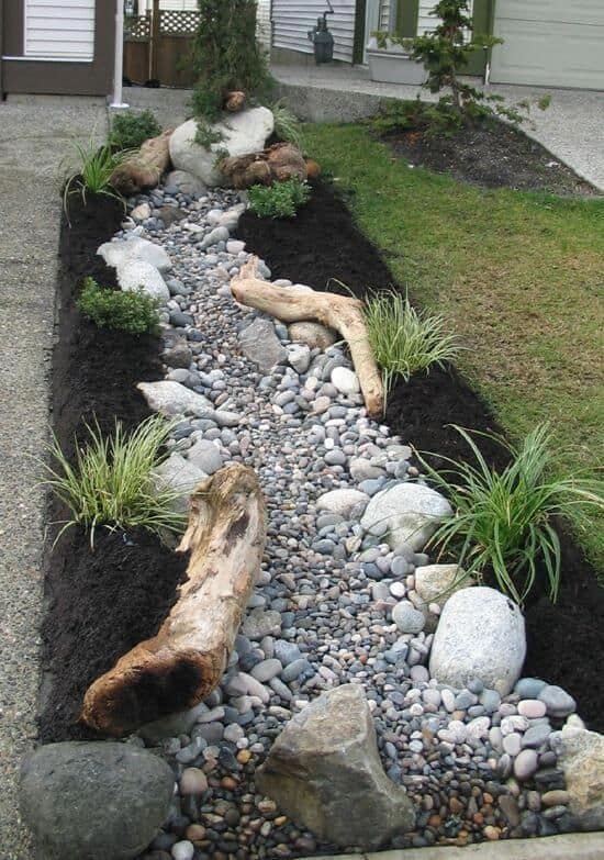 Modern Dry Creek Bed #dryriverbed #drycreek #decorhomeideas